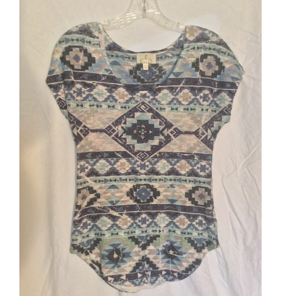 Geometrical print V neck top